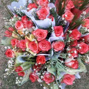 elegante Ramo de Rosas surtido para empresas